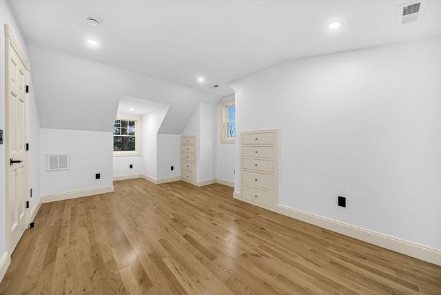 25 Shaw Rd, Wellesley, MA 02481