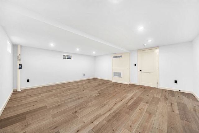 25 Shaw Rd, Wellesley, MA 02481