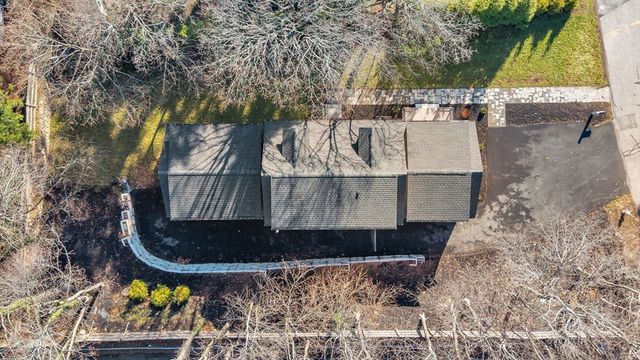 25 Shaw Rd, Wellesley, MA 02481