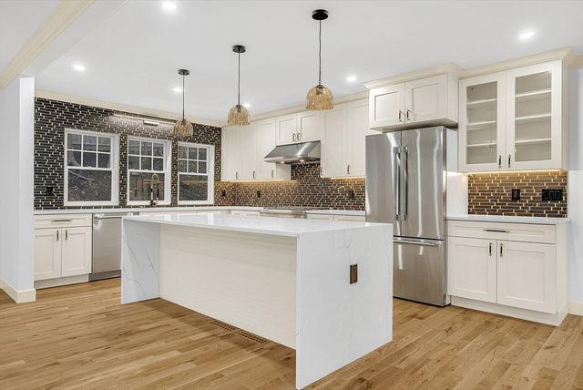 25 Shaw Rd, Wellesley, MA 02481