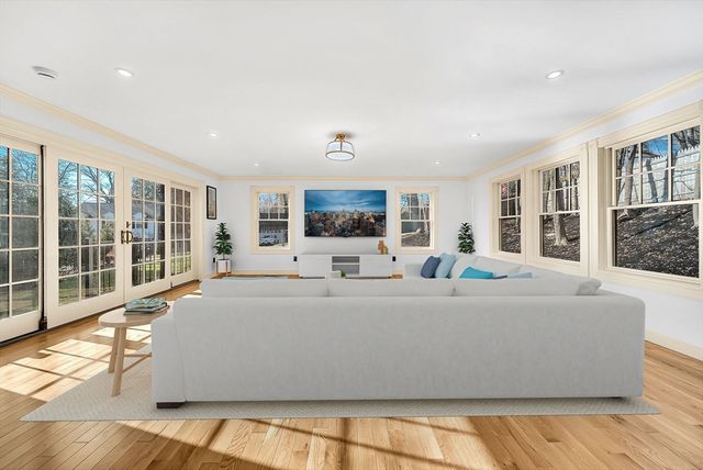 25 Shaw Rd, Wellesley, MA 02481