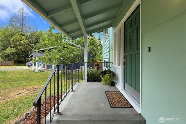 71 Whispering Firs Road, Port Angeles, WA 98363