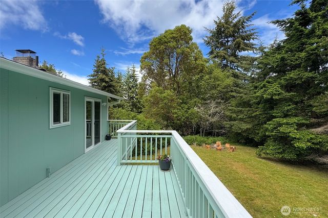 71 Whispering Firs Road, Port Angeles, WA 98363