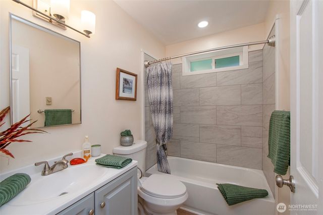 71 Whispering Firs Road, Port Angeles, WA 98363