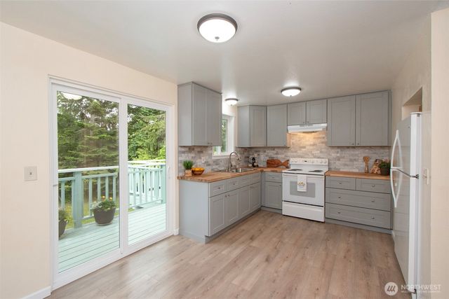 71 Whispering Firs Road, Port Angeles, WA 98363