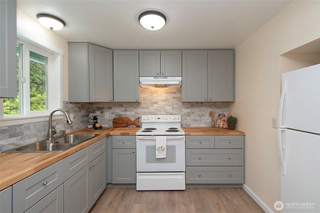 71 Whispering Firs Road, Port Angeles, WA 98363