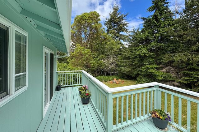 71 Whispering Firs Road, Port Angeles, WA 98363