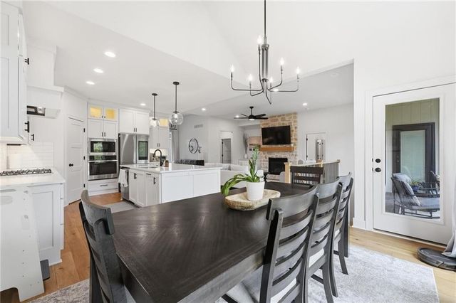 8548 Valley Spring Drive, De Soto, KS 66018