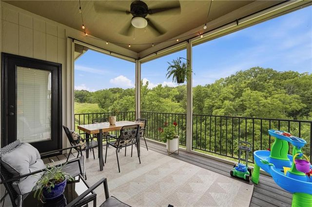 8548 Valley Spring Drive, De Soto, KS 66018
