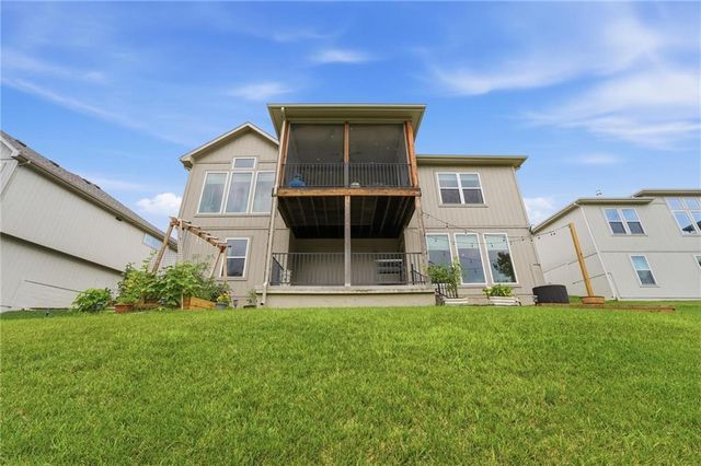 8548 Valley Spring Drive, De Soto, KS 66018