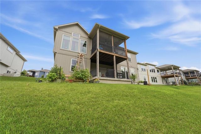 8548 Valley Spring Drive, De Soto, KS 66018