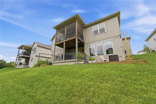 8548 Valley Spring Drive, De Soto, KS 66018
