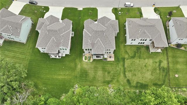 8548 Valley Spring Drive, De Soto, KS 66018