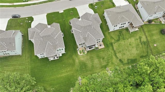 8548 Valley Spring Drive, De Soto, KS 66018