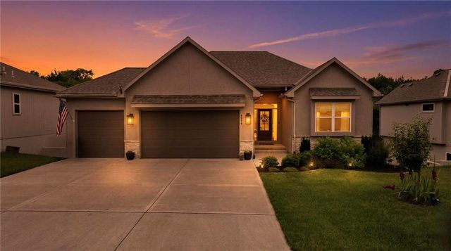 8548 Valley Spring Drive, De Soto, KS 66018