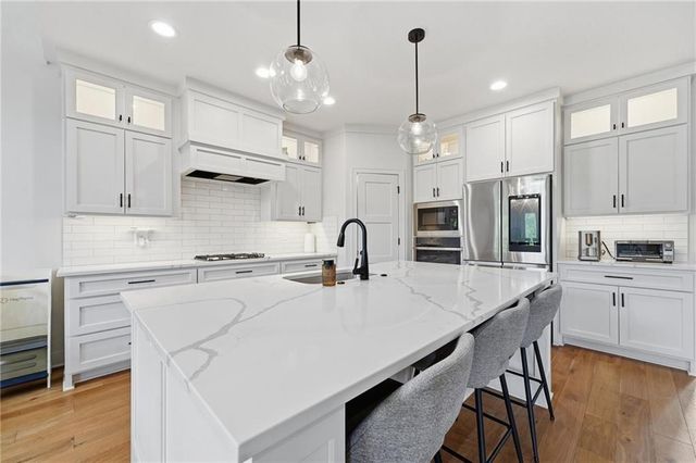8548 Valley Spring Drive, De Soto, KS 66018