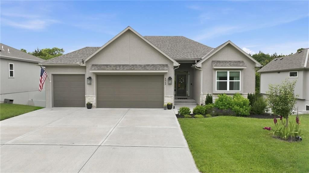 8548 Valley Spring Drive, De Soto, KS 66018