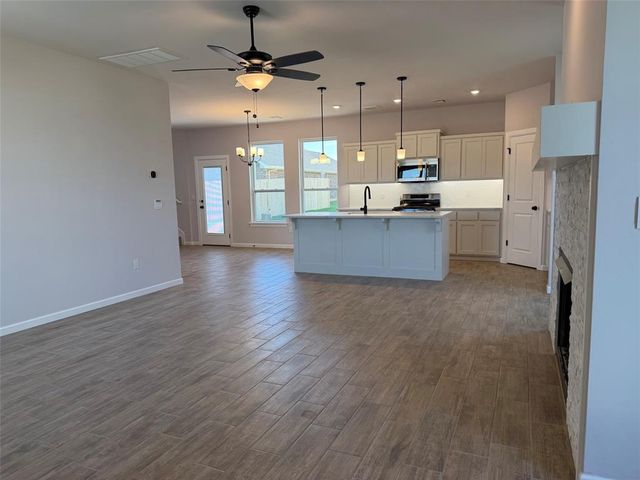 1671 Bloomington Court, Newcastle, OK 73065