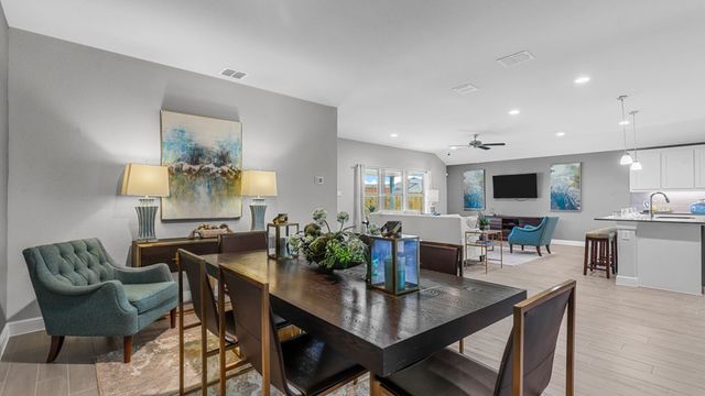 1453 CANTERBURY Trail, Desoto, TX 75115