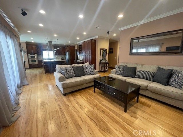 10066 Golden Oaks, Tujunga, CA 91042