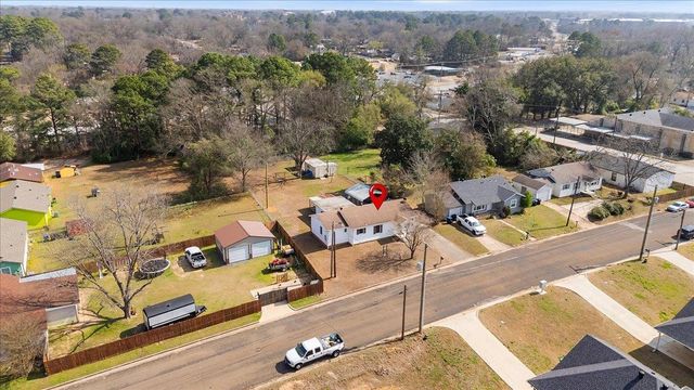 1706 Baxter Ave, Longview, TX 75602