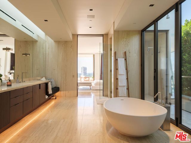 1305 Collingwood Place, Los Angeles, CA 90069