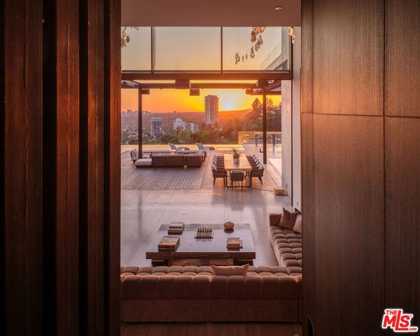 1305 Collingwood Place, Los Angeles, CA 90069