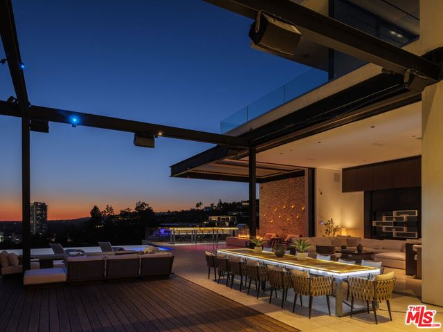 1305 Collingwood Place, Los Angeles, CA 90069