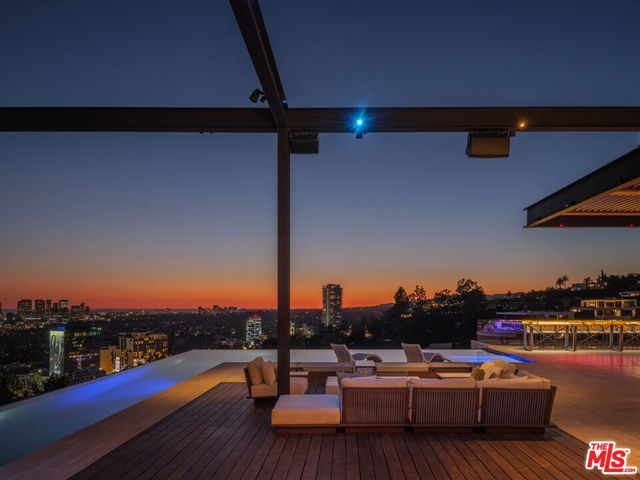 1305 Collingwood Place, Los Angeles, CA 90069