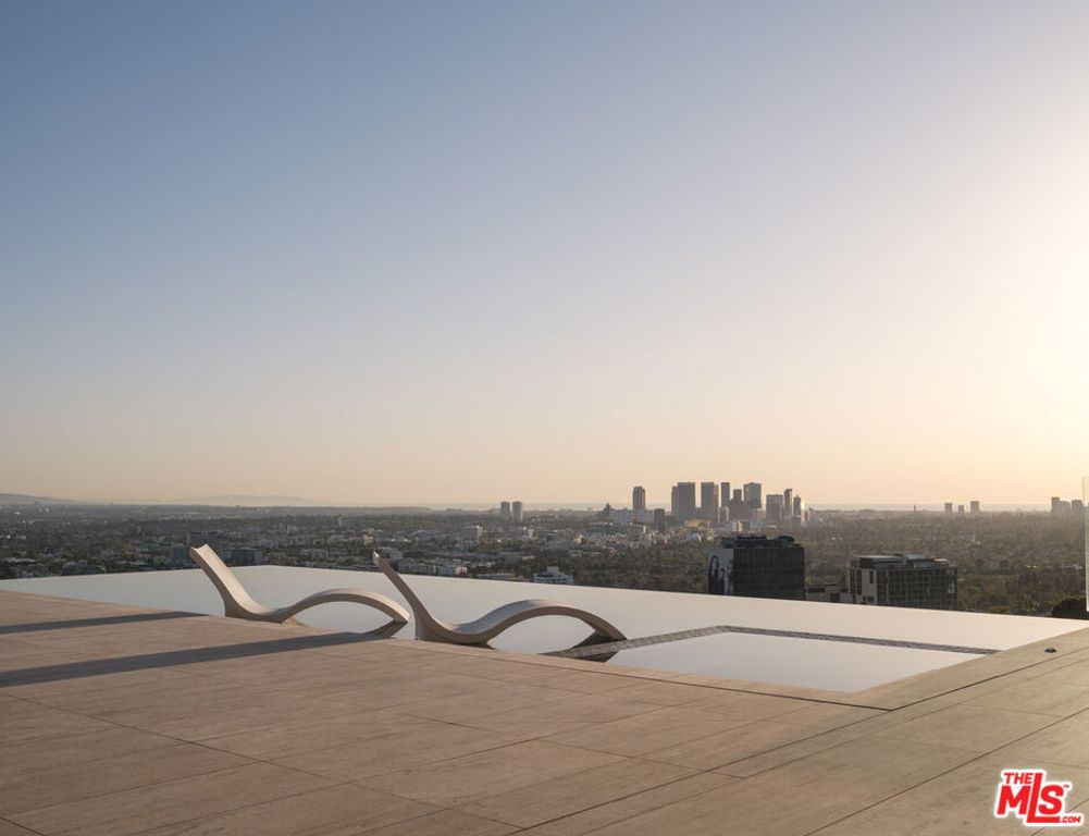 1305 Collingwood Place, Los Angeles, CA 90069