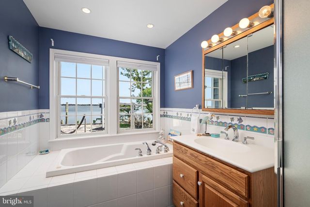 50 W HOLLY DR, Long Beach Township, NJ 08008