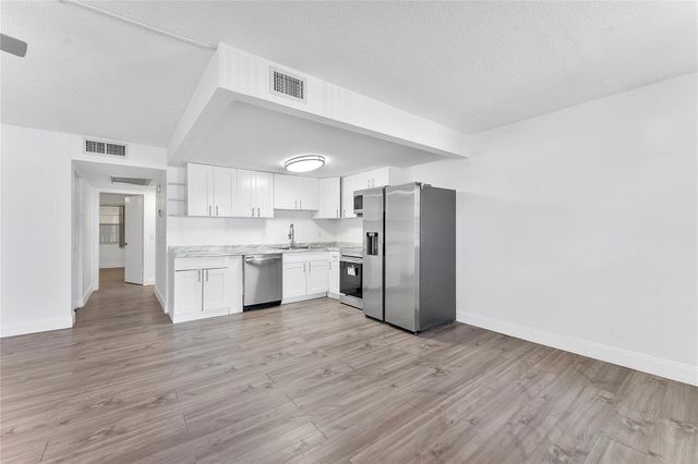 1052 Hythe 1052, Boca Raton, FL 33434