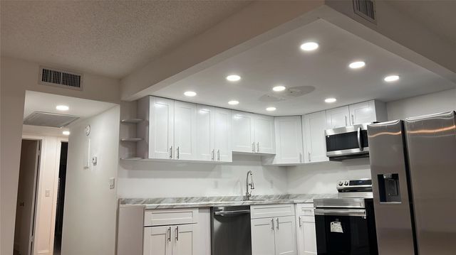 1052 Hythe 1052, Boca Raton, FL 33434