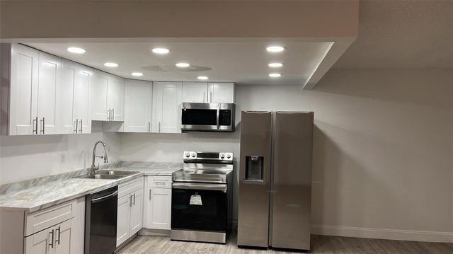 1052 Hythe 1052, Boca Raton, FL 33434