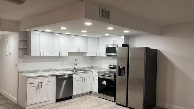 1052 Hythe 1052, Boca Raton, FL 33434