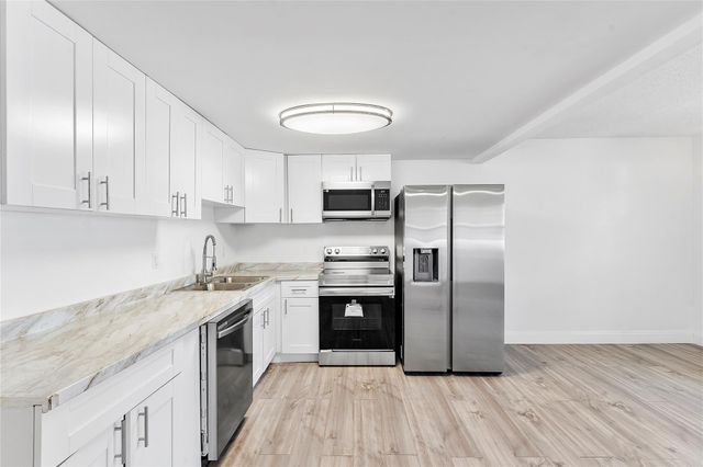 1052 Hythe 1052, Boca Raton, FL 33434