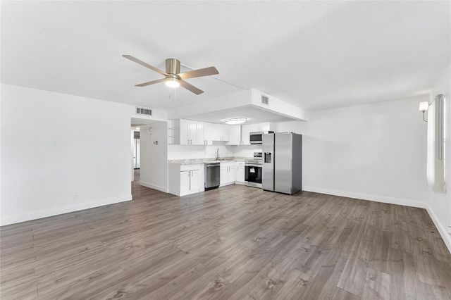 1052 Hythe 1052, Boca Raton, FL 33434