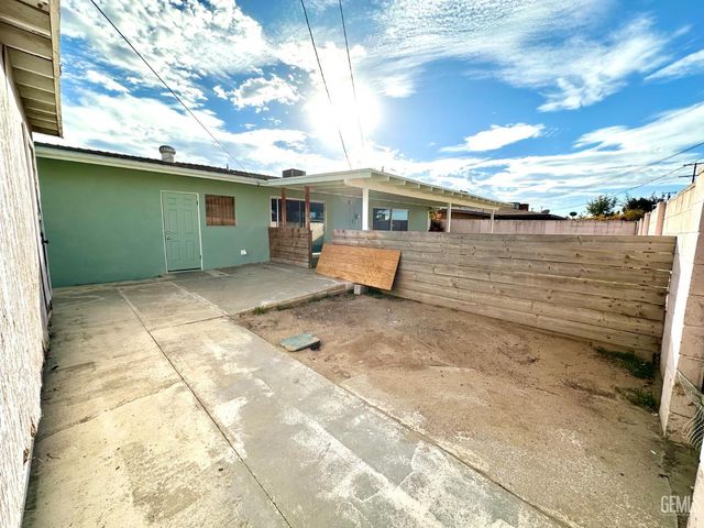 725 Salem Street, Delano, CA 93215