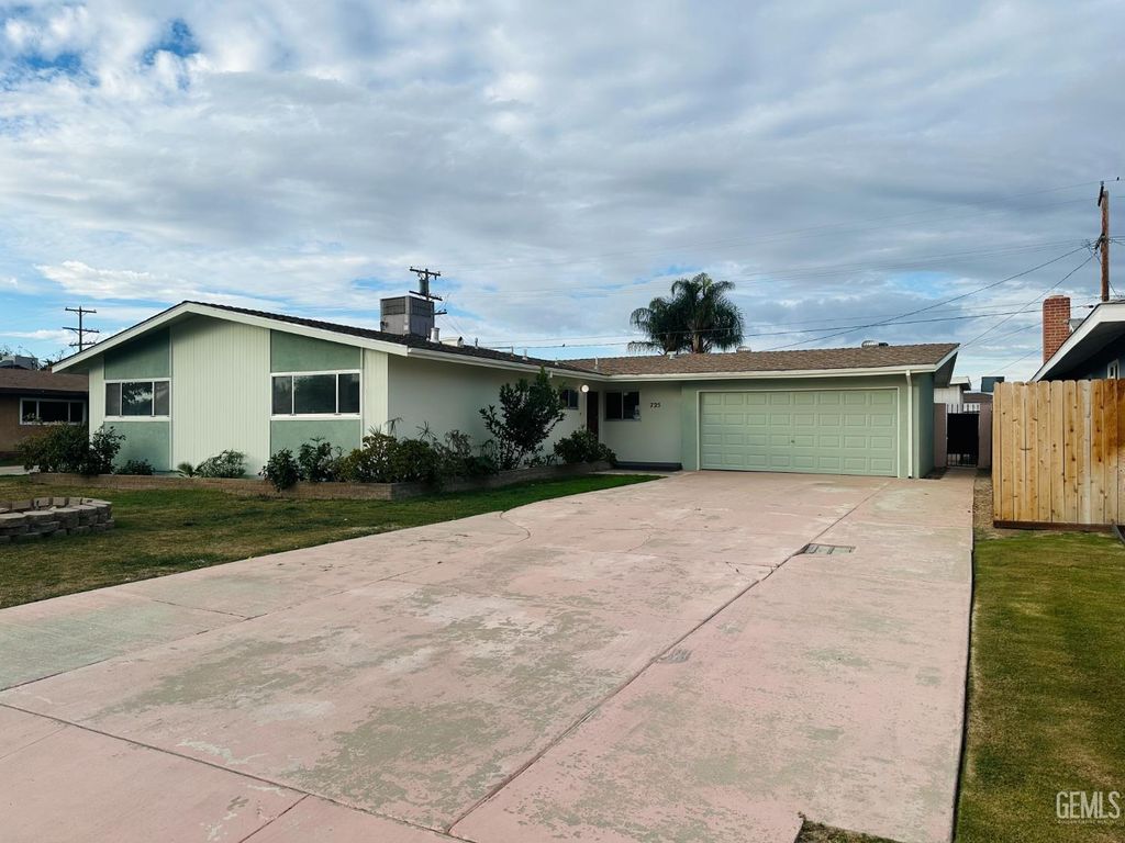 725 Salem Street, Delano, CA 93215