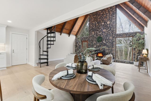 445 Rembrandt Dr, Old Hickory, TN 37138