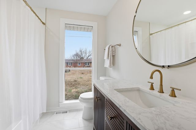 445 Rembrandt Dr, Old Hickory, TN 37138