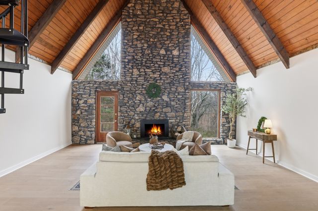 445 Rembrandt Dr, Old Hickory, TN 37138