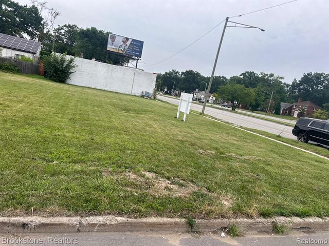 482 W 8 Mile Road, Ferndale, MI 48220