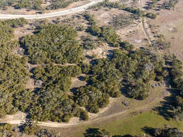 642 Windmill Ridge DR, Blanco, TX 78606