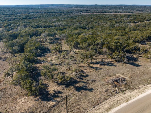 642 Windmill Ridge DR, Blanco, TX 78606