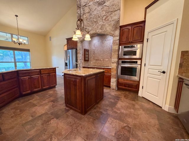 165 VINTAGE RANCH CIR, La Vernia, TX 78121