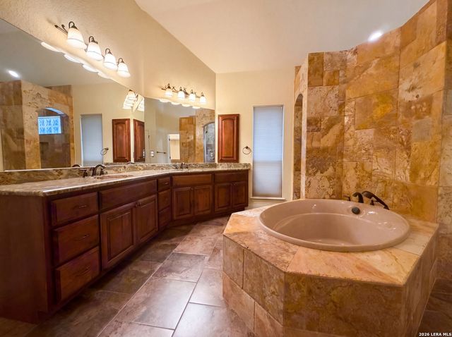 165 VINTAGE RANCH CIR, La Vernia, TX 78121