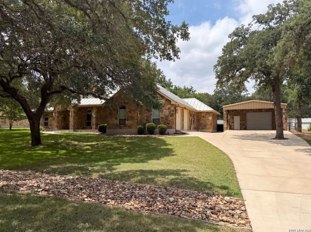 165 VINTAGE RANCH CIR, La Vernia, TX 78121