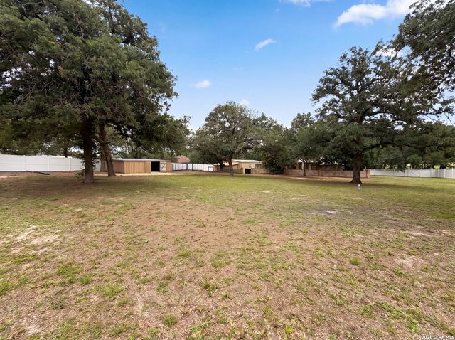 165 VINTAGE RANCH CIR, La Vernia, TX 78121