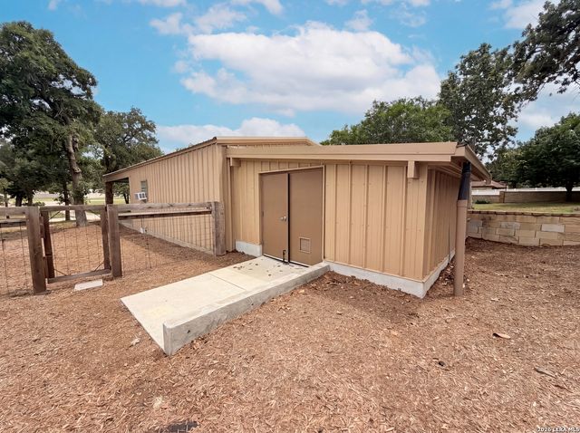 165 VINTAGE RANCH CIR, La Vernia, TX 78121